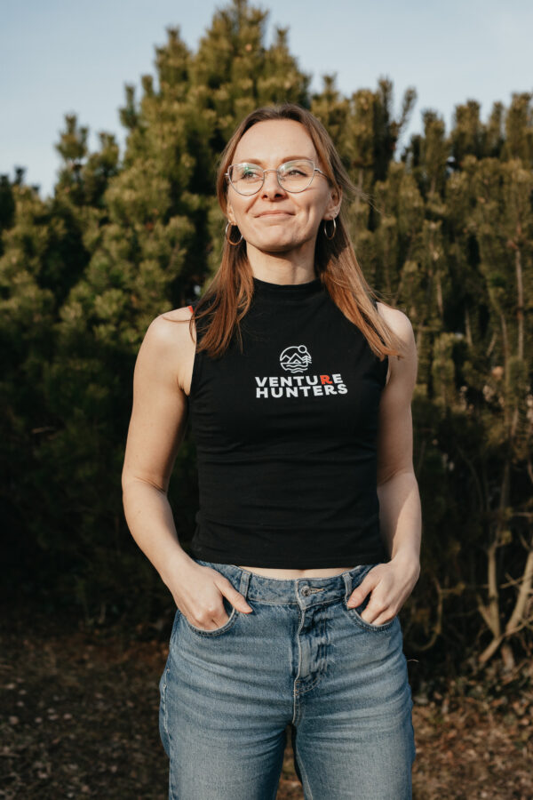 Crop top z niskim golfem Venture Hunters - obrazek 3